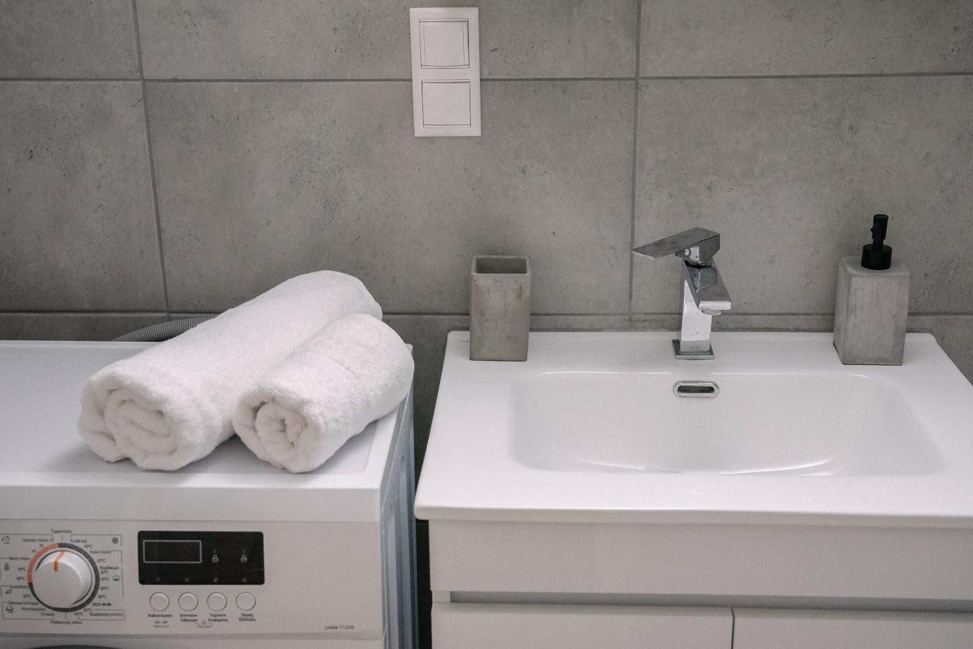 3Cs Athens Ampelokipoi Comfy Flat Ft Patio Airport Direct Day N Night Leilighet Eksteriør bilde